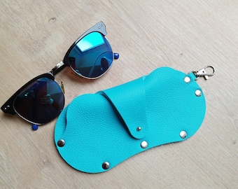 Etui à lunettes en cuir turquoise