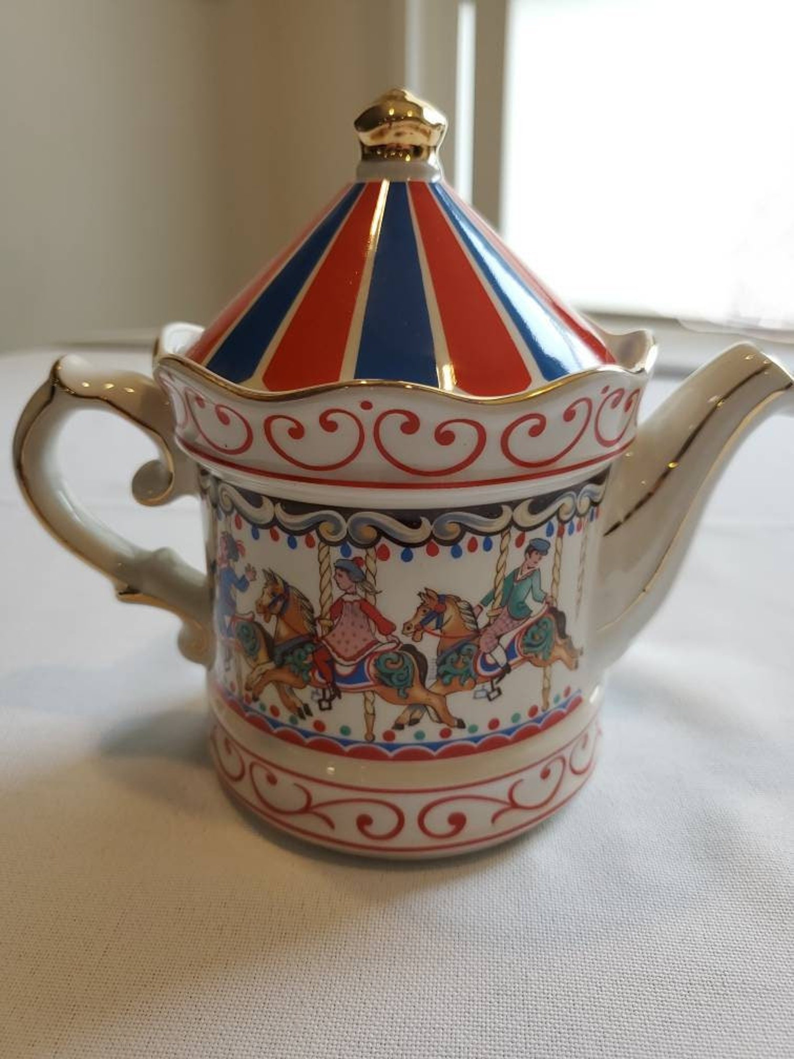 Sadler Edwardian Entertainments Carousel Teapot With Circustent Lid