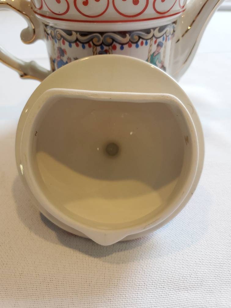 Sadler Edwardian Entertainments Carousel Teapot With Circustent Lid