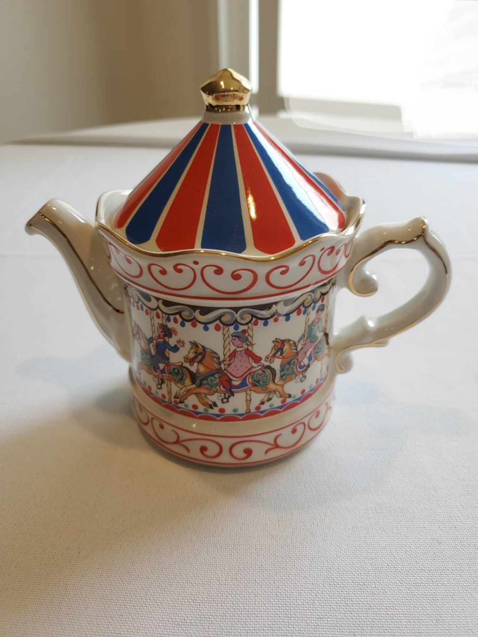 Sadler Edwardian Entertainments Carousel Teapot With Circustent Lid