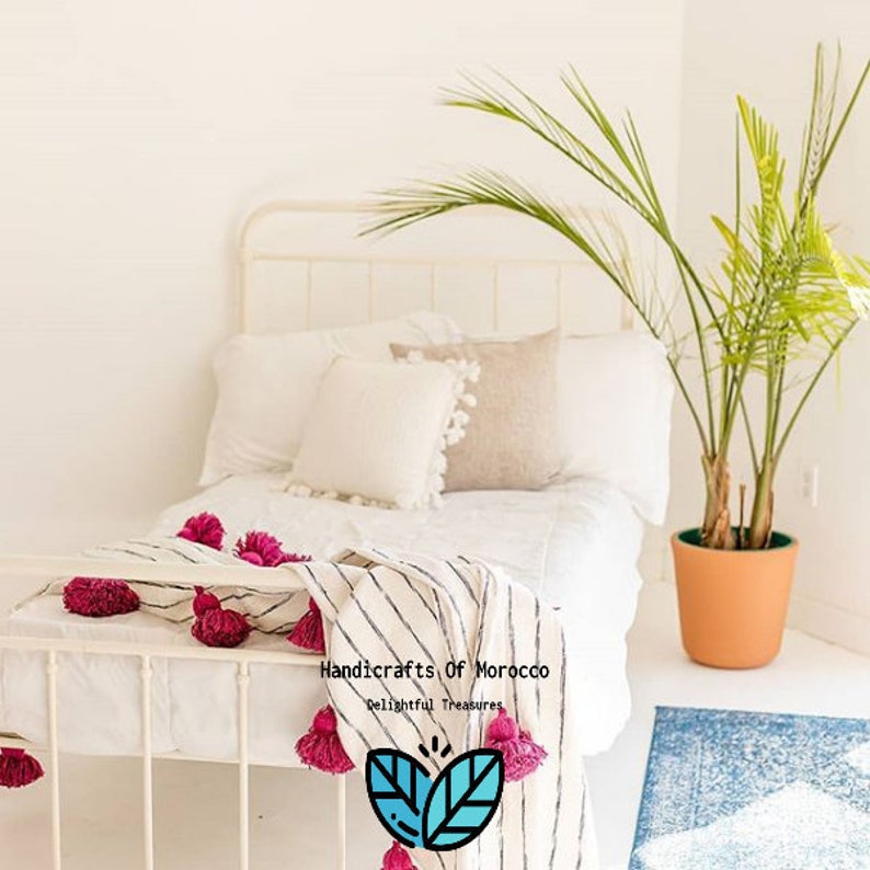Mother/'s Day Gift Mother/'s Day Gift White Moroccan pom pom blanket with black scribble pattern /& Fuschia tassels Mother/'s Day Gift