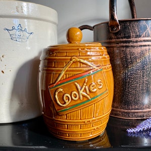 Vintage McCoy barrel shaped cookie jar, 1950&#39;s jar, kitchen storage