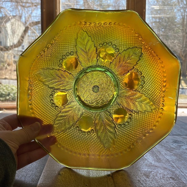 Antique Northwood carnival glass "Bullseye and leaves" green ruffled bowl