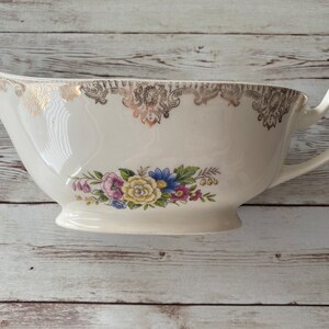 Vintage gravy boat with floral motif and gold filagree trim bild 5