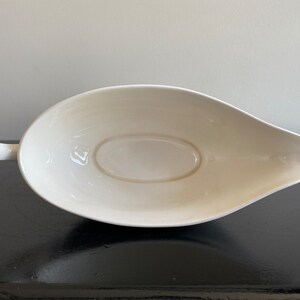 Vintage gravy boat with floral motif and gold filagree trim bild 8