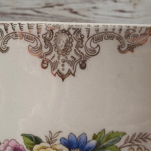 Vintage gravy boat with floral motif and gold filagree trim bild 7