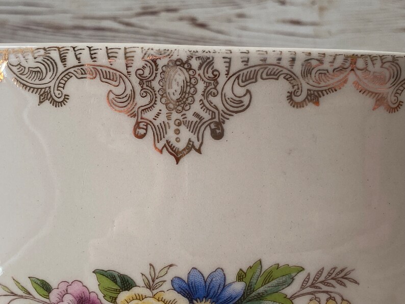 Vintage gravy boat with floral motif and gold filagree trim bild 7