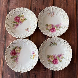 Set of 4 vintage small porcelain side bowls with floral design & gold trim