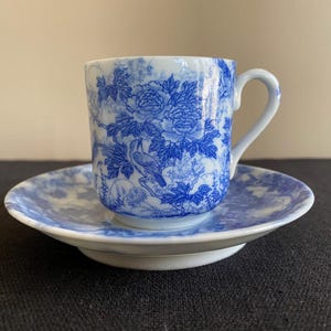 Pair of antique/vintage blue and white porcelain coffee cups with bird and flower design, Small teacups, Cup and saucer