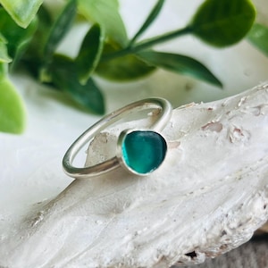 Glass ring size 8, green seaglass ring, cultured glass ring, sterling silver, handmade ring, seaglass