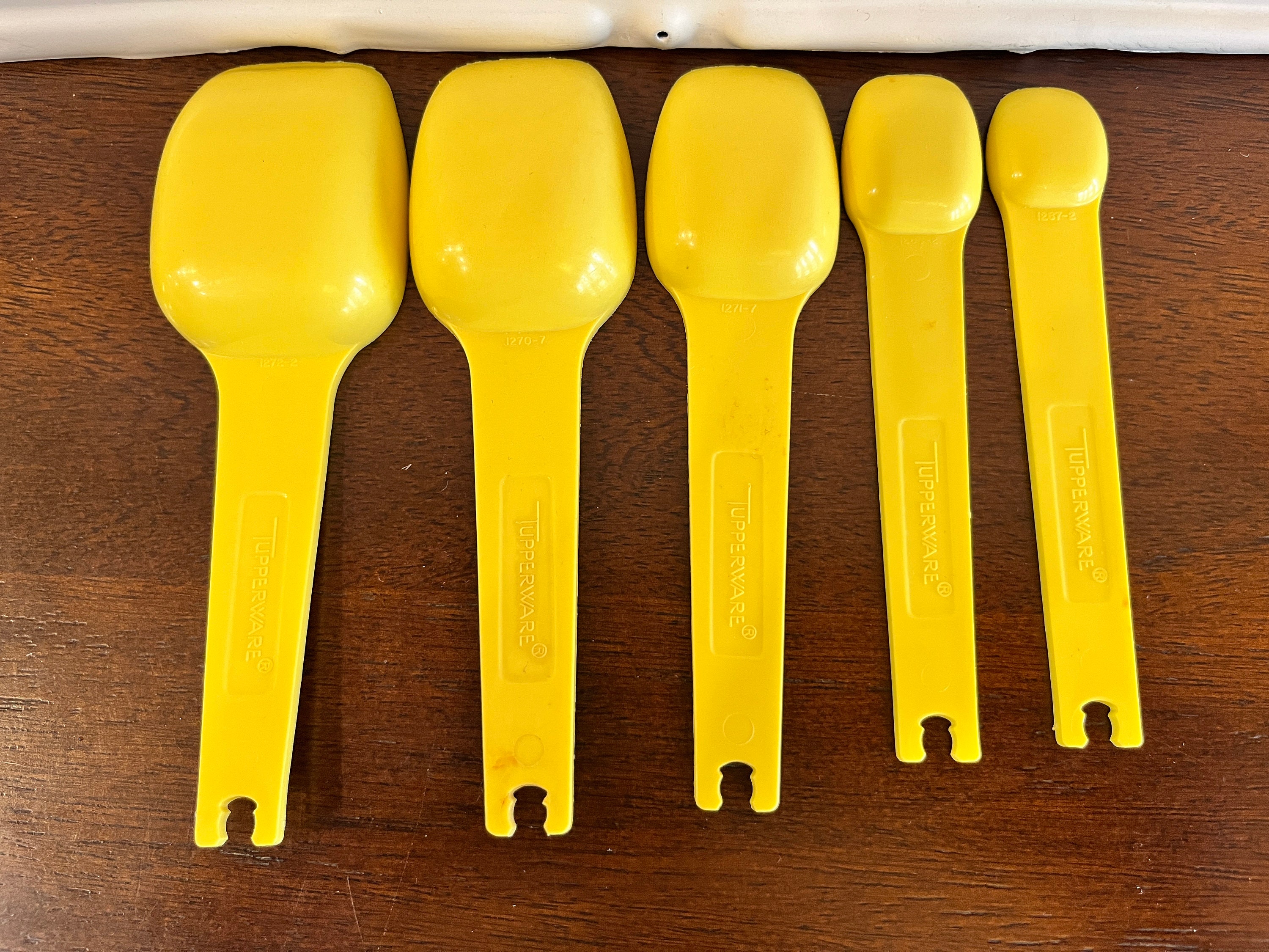 Vintage Yellow Plastic Measuring Spoons Full Set of 6 w/ Ring 1/8