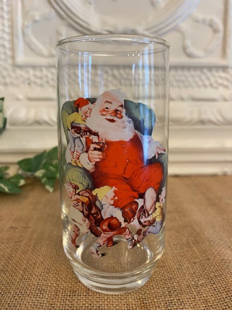 Set of 5 Collectible Vintage Coco Cola Glasses Featuring The Famous Haddon Sundblom Santa Claus 1960