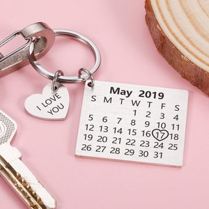 Anniversary Keychain for boyfriend, Personalized Calendar keychain, Valentine's Day Gift ,Custom Couple keychain, Wedding gifts,Couples Gift