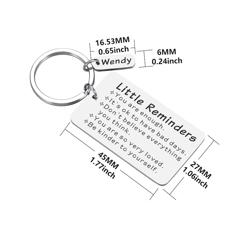 Op de afbeelding: Zilveren sleutelhanger met een rechthoekig label met de tekst "Little Reminders" en de tekst "You are enough. It's ok to have bad days. Don't believe everything you think. You are so very loved. Be kinder to yourself." Het label is 4,5 cm bij 2,7 cm.