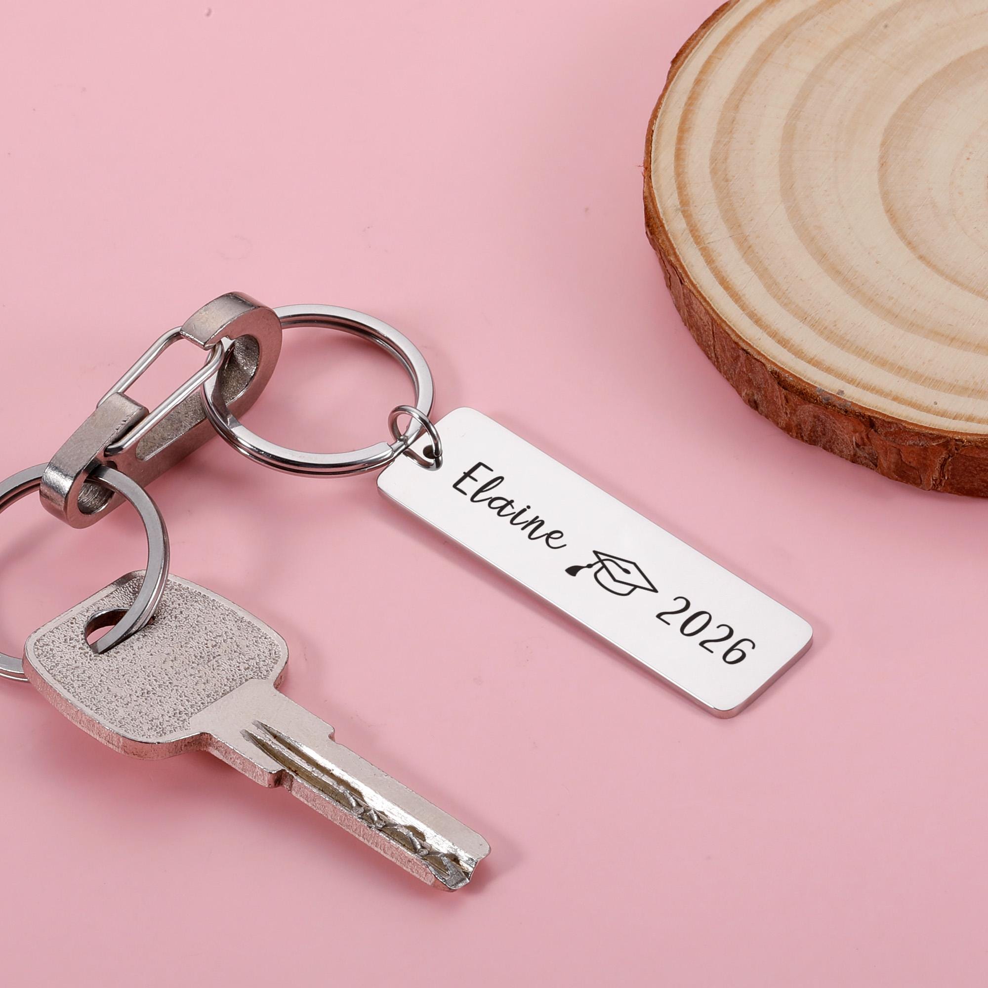 Portachiavi JETTOP In Acciaio Inox Per Laurea – Incisione 'Behind You All Your Memories', Argento, 3 Cm, Con Sacchetto Di Velluto - 2