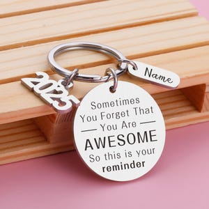 Custom 2025 Graduation Gifts, Personalized Keychain for Women Men, Class of 2025,  Keychain for College Middle High School Senior Students