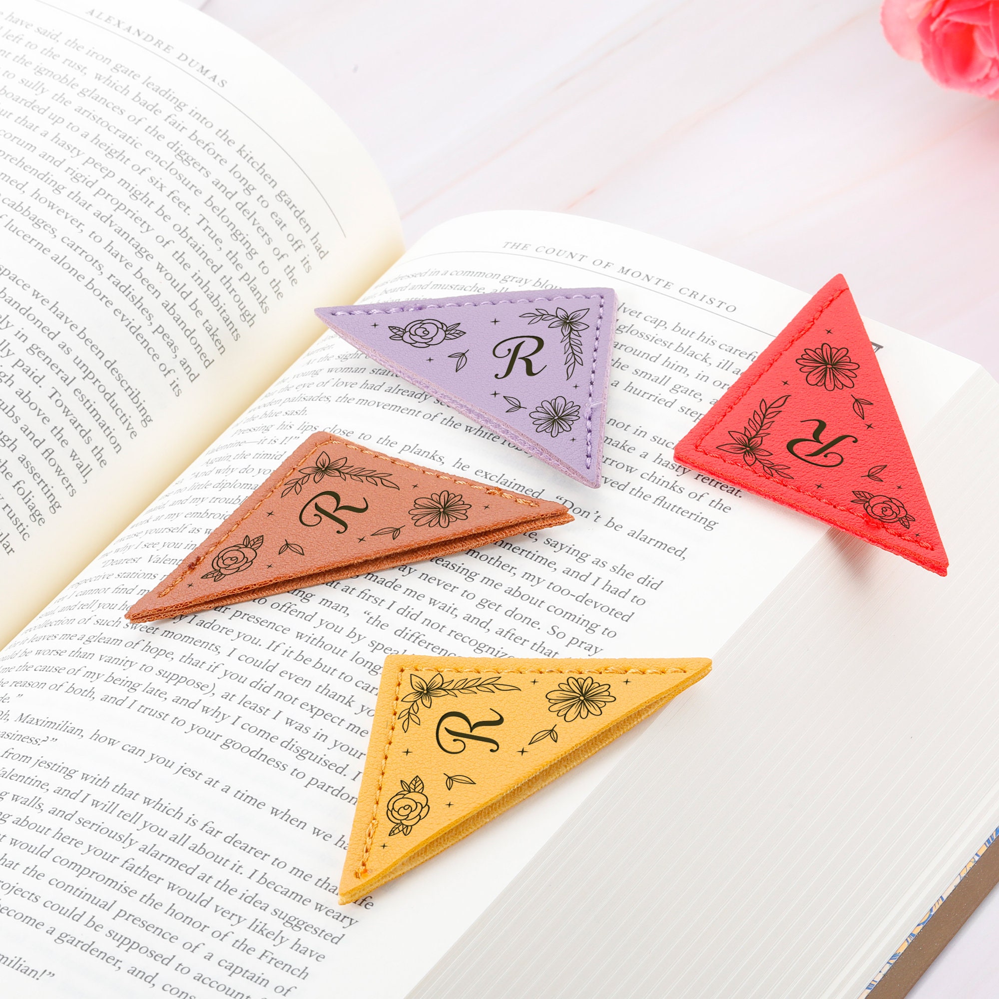 Personalized Corner Bookmark - Leather Corner Bookmark - Book lovers Bookmark Gifts - Unique Gift for Book Lovers - Name Bookmark Gifts