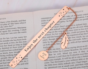 Regalos de graduación personalizados "Disfruta del próximo capítulo 2026" para mujeres, regalo de jubilación personalizado para compañeros de trabajo, marcapáginas para mujeres y hombres.