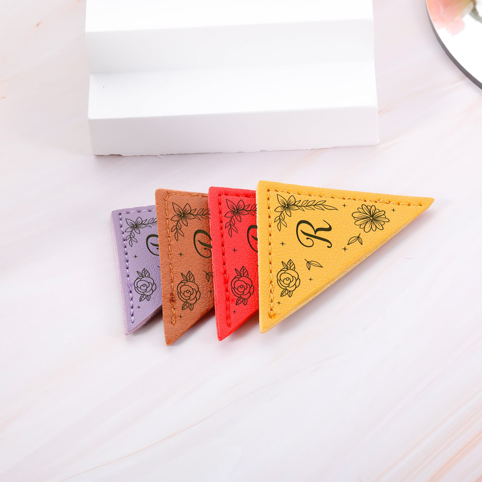 Personalized Corner Bookmark - Leather Corner Bookmark - Book lovers Bookmark Gifts - Unique Gift for Book Lovers - Name Bookmark Gifts