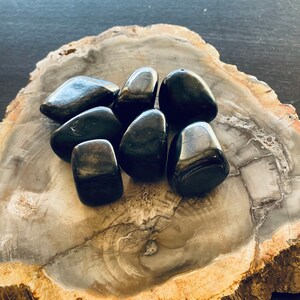 Shungite Tumbles/Healing Stone/Grounding Stone/ Powerful Healer/Stress Relief Crystal