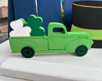 Chunky St. Patrick’s Day truck/WOOD/ Farmhouse, tiered tray decor