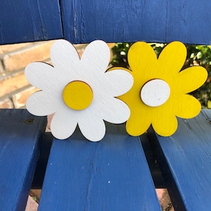 Wood DAISY, Farmhouse, floral garden, Flower Magnets - Colorful
