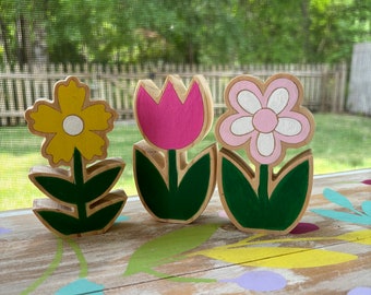 FARMHOUSE Wooden Flower, 4 inch, spring decor, Stand Up Daisy/TULIPS, chunky wood