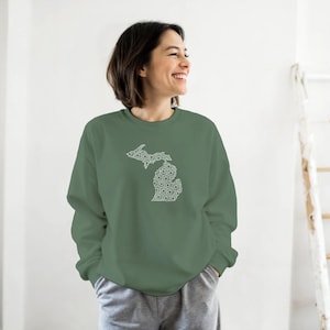 Michigan Petoskey Stone Sweatshirt – Up North Michigan Crewneck – Northern Michigan Pullover – Great Lakes State Shirt – Cozy Lake Life Gift