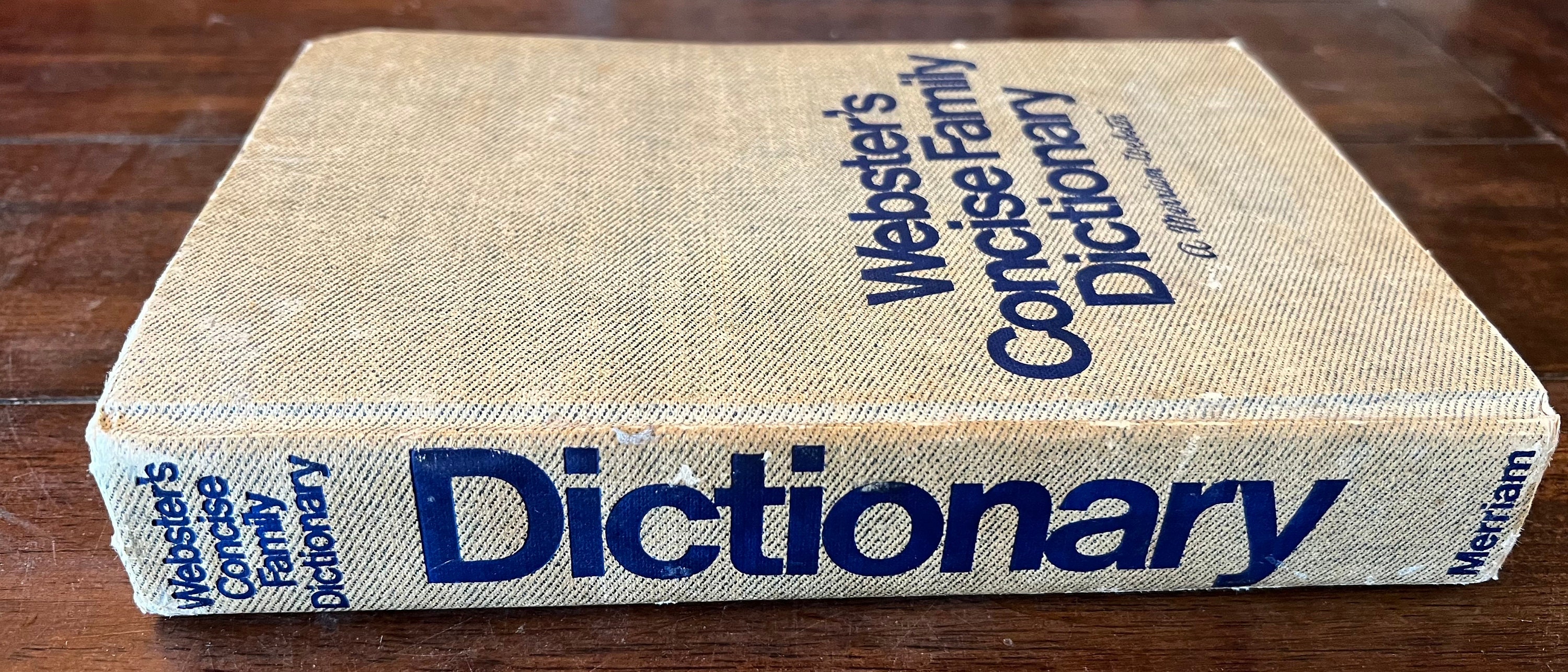 1975 Webster's Concise Family Dictionary Hardcover White With Blue