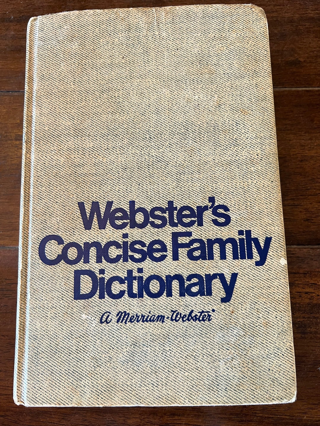 1975 Webster's Concise Family Dictionary Hardcover White With Blue