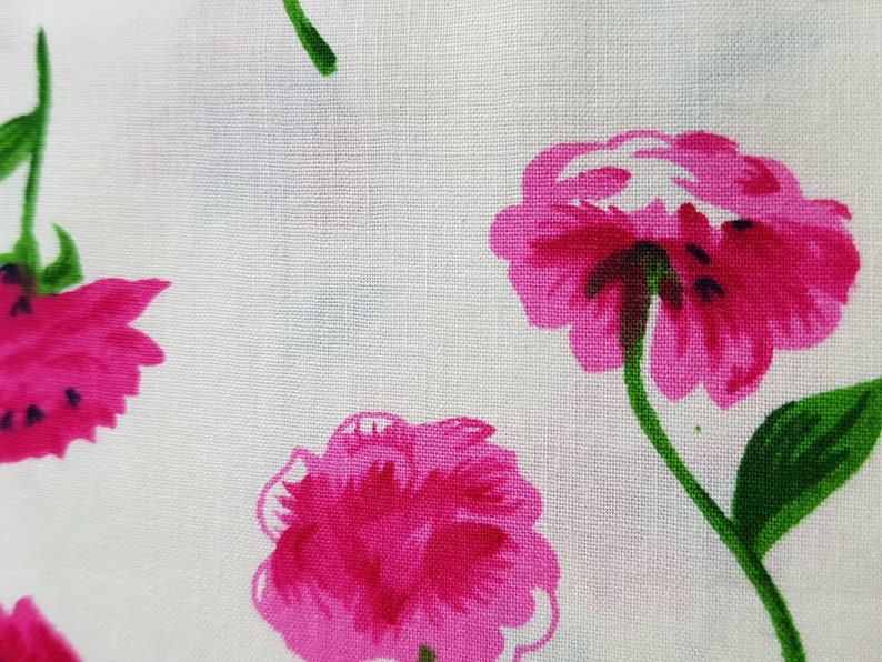 100/% Cotton Poplin Fabric Pink Floral Dress Craft Fabric 44 By the metre