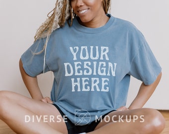 ブルージーンズ コンフォートカラーズ 1717 モックアップ：ブラックモデル、オーバーサイズTシャツ（デジタルダウンロード）