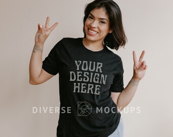 Maqueta de camiseta Black Bella Canvas 3001: Modelo latina (Descarga digital)