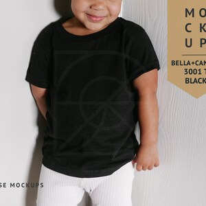MOCKUP / Niños, Negro, Camiseta Bella Canvas 3001, Maquetas Modelo Negro / Camiseta Infantil, Maquetas Diversas, Camisa Negra niña Pequeña