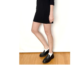Vintage CLASSIC Black Minimal Skirt / Size 4 27" Waist