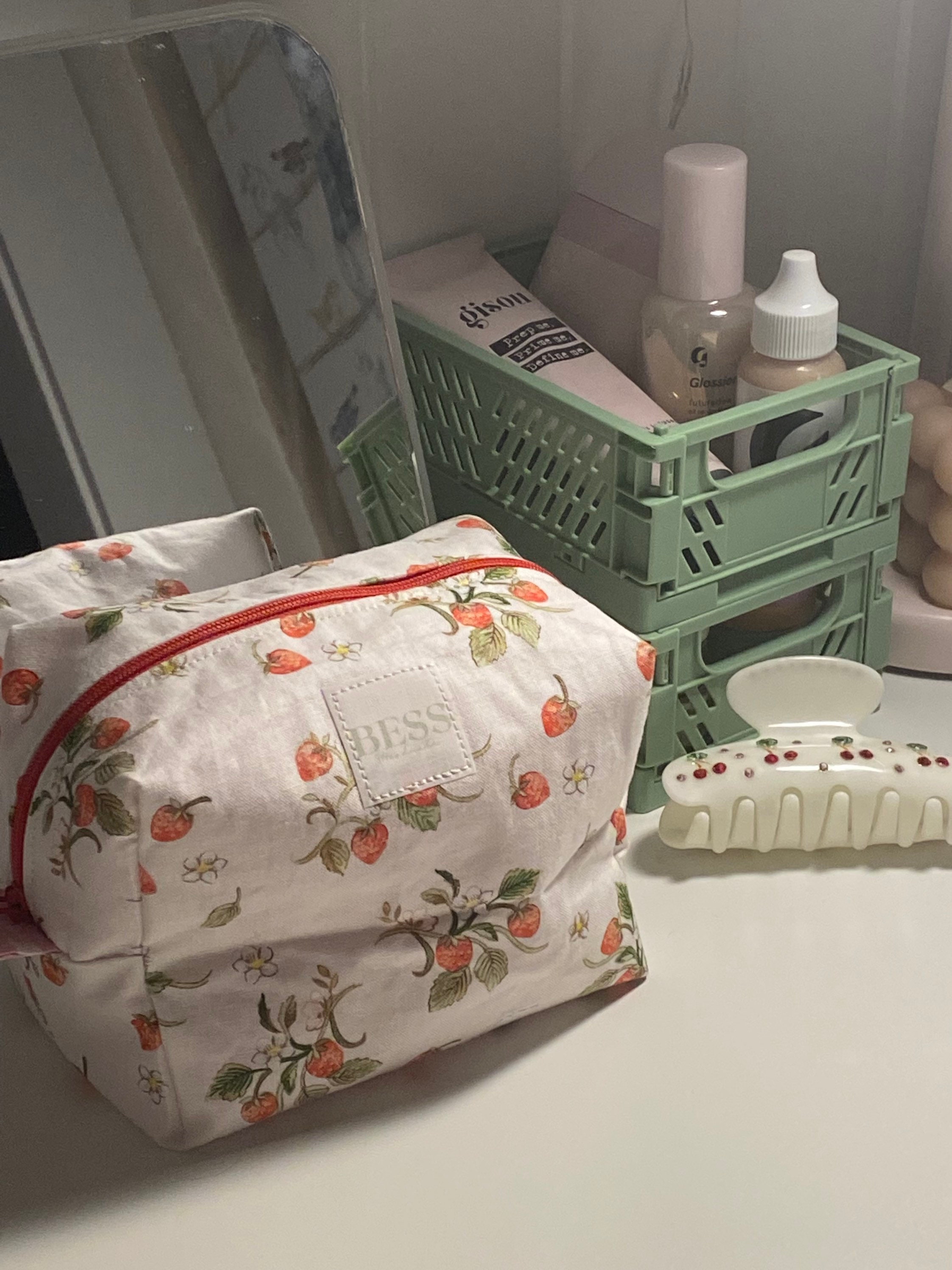 Makeup Bag Strawberry, Cosmetic Bag, Toiletry Bag, Travel Bag, Canvas  Makeup Bag 