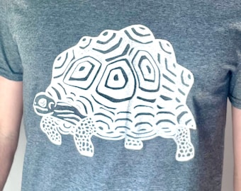 Tortoise Gray T-shirts Unisex Men Sizes Desert Animal Lovers Gift Graphic TShirts Animal Designs Turtle Shell Lovers Gifts Modern Art Shirts