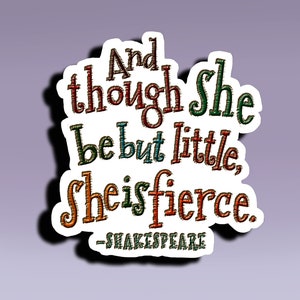 Sticker - And Obwohl She Be But Little She Is Fierce; Shakespeare Aufkleber; Frauen Empowerment Aufkleber; Girl-Power Sticker