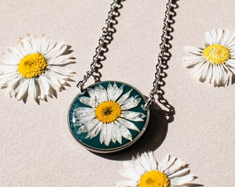 Daisy resin necklace | Flower resin necklace | Pressed daisy resin necklace | Handmade flower necklace