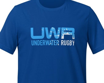 Könnte beinhalten: Ein königsblaues T-Shirt mit einer weißen und hellblauen Grafik mit dem Text "UWR" und "UNDERWATER RUGBY".