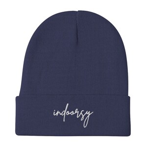 &quot;Bestickte &quot;&quot;Indoorsy&quot;&quot; Beanie-Mütze aus einem Baumwollgemisch.&quot;