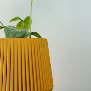 Unique Plant Pot with Drainage, 3D Printed Planter Pot Unique Modern Ribbed Design, Lightweight Stratos