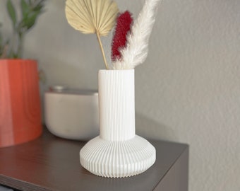 Decorative Vase for Home Decor - Unique 3D Printed Centerpiece, Ideal for Dried and Preserved Flower Arrangement