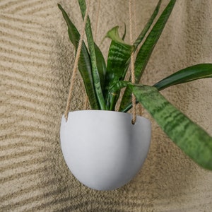 Hanging Plant Pot with Drainage, 3D Printed Planter - Modern Home & Garden Decor - Minimalistic Sustainable Biodegradable Eco-Friendly.