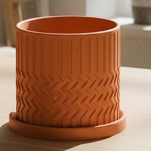 Eco-Friendly Plant Pot with Drainage: Upcycled Corn PLA, Sustainable Planter, ZigZag