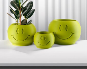 Smiley Face Plant Pot With Drainage and Drip Tray – Cute Ghibli