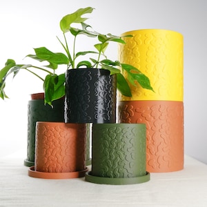Indoor planter for houseplants, unique 3d printed planters 4 inch and 6 inch, plant aesthetic for living room, pot with drainage and tray