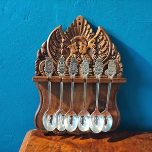Vintage 6 piece teaspoon holder including teaspoons of Dutch cities