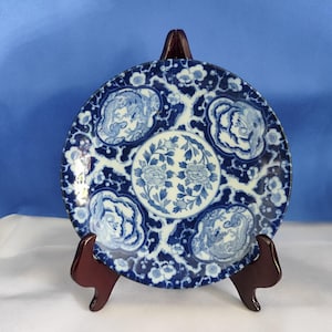 Schöner Vintage handgemachter asiatischer Teller mit zwei Blumen, zwei Drachen und zwei Phoenix-Vögeln