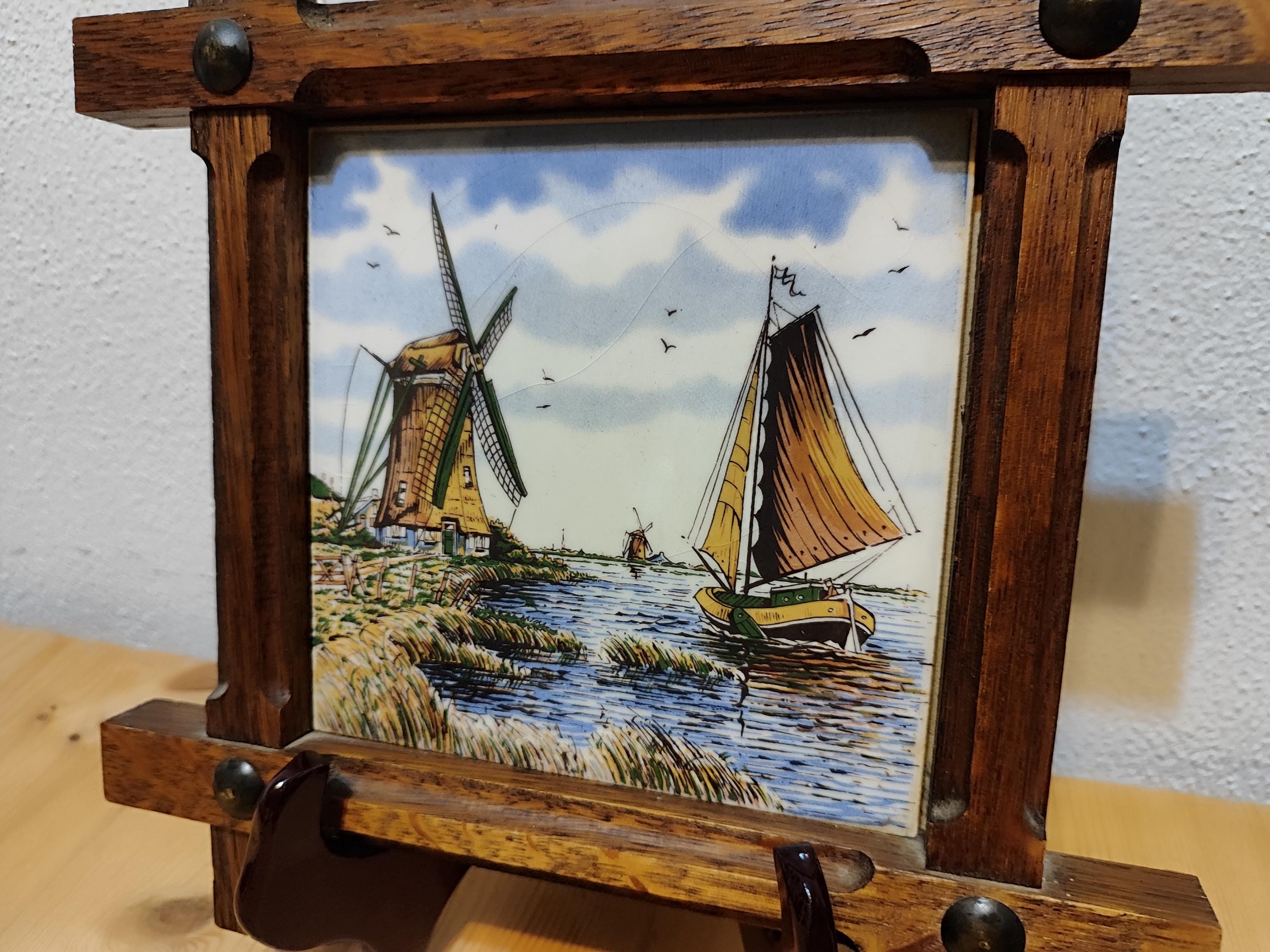 木製のフレームにオランダの古典的な風景を描いたヴィンテージの釉薬 